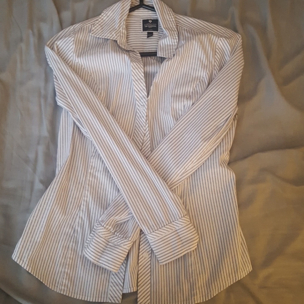 Express essential shirt